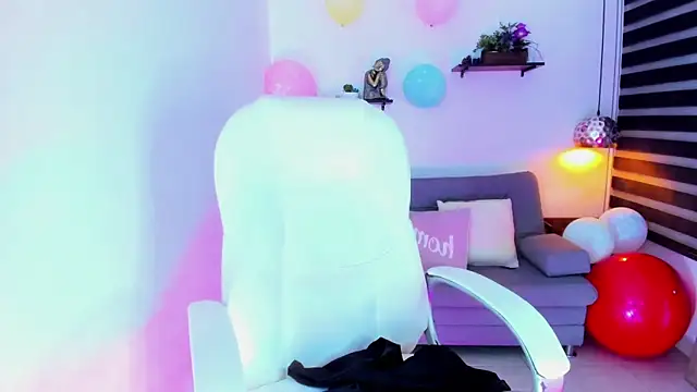 yenny garcia online show from October 13, 2025, 6:42 pm