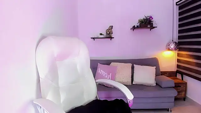 yenny garcia online show from October 3, 2025, 7:15 pm