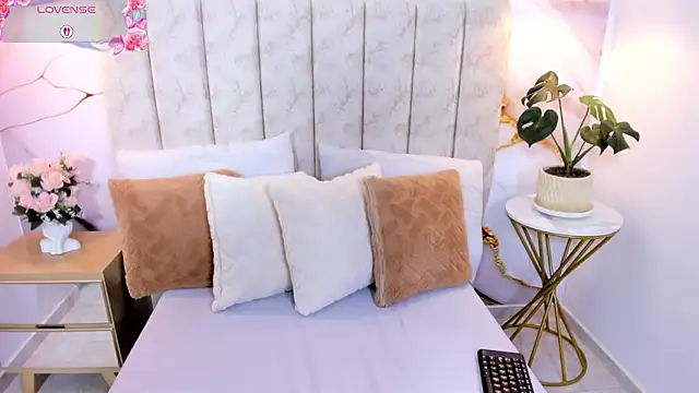 Snapshot of LauraSmith-01 chatting on March 16, 2026, 8:44 pm LauraSmith-01 online show from March 16, 2026, 8:44 pm