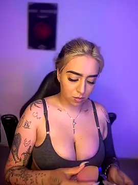 AnnikaMerliahh  online show from November 14, 2025, 3:21 am