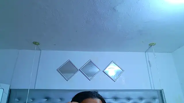 EileenBenzon online show from April 28, 2026, 3:44 am