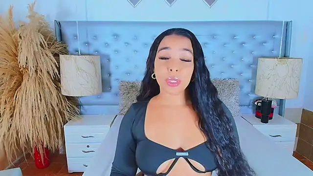 EileenBenzon online show from September 9, 2025, 4:16 pm