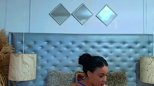 EileenBenzon online show from October 20, 2025, 1:44 pm