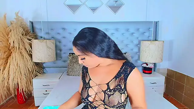 EileenBenzon online show from September 17, 2025, 3:08 am