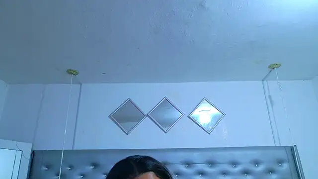 EileenBenzon online show from April 27, 2026, 1:42 pm