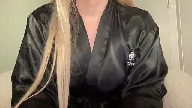 Snapshot of YourGreekAnna chatting on March 7, 2026, 4:23 pm YourGreekAnna online show from March 7, 2026, 4:23 pm