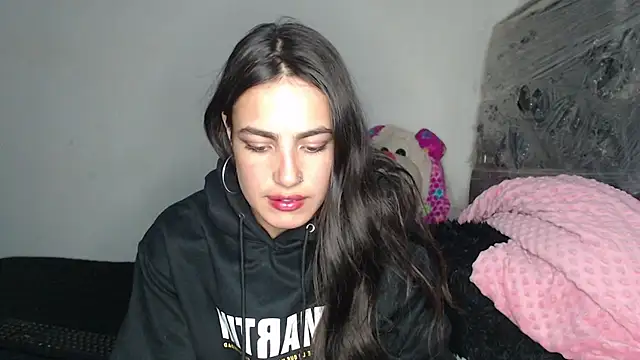 skinny sweet2411 online show from January 17, 2026, 4:38 am