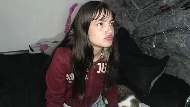 skinny sweet2411 online show from February 16, 2026, 8:07 pm