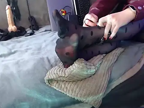 Snapshot of GoddessMonicaNylon chatting on December 5, 2025, 7:01 pm GoddessMonicaNylon online show from December 5, 2025, 7:01 pm