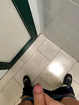 coppiapazza online show from February 3, 2025, 7:31 pm