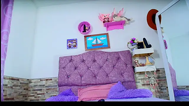 Snapshot of Melannytaylor chatting on December 3, 2025, 7:57 pm Melannytaylor online show from December 3, 2025, 7:57 pm