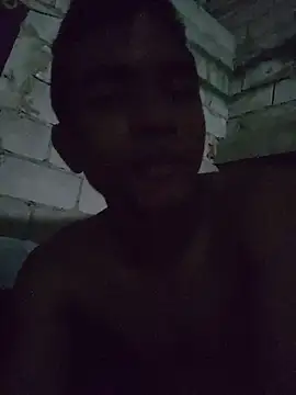 Reynold2608 online show from May 27, 2026, 1:26 am