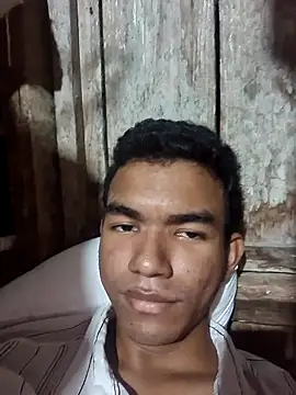 Snapshot of Reynold2608 chatting on December 22, 2025, 2:33 am Reynold2608 online show from December 22, 2025, 2:33 am