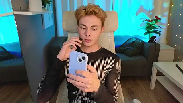 Snapshot of naughty_evan chatting on March 7, 2025, 7:05 pm naughty evan online show from March 7, 2025, 7:05 pm