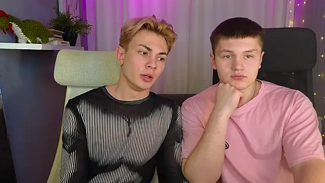 Snapshot of naughty_evan chatting on February 22, 2025, 4:30 pm naughty evan online show from February 22, 2025, 4:30 pm