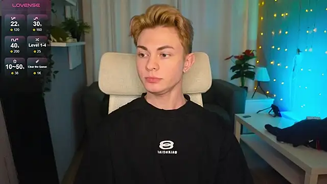 Snapshot of naughty_evan chatting on March 1, 2025, 6:43 pm naughty evan online show from March 1, 2025, 6:43 pm