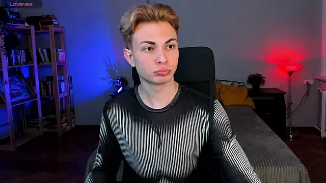 Snapshot of naughty_evan chatting on February 6, 2025, 2:48 pm naughty evan online show from February 6, 2025, 2:48 pm