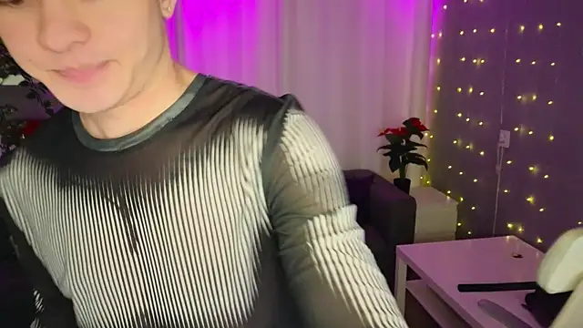 Snapshot of naughty_evan chatting on February 19, 2025, 2:33 pm naughty evan online show from February 19, 2025, 2:33 pm