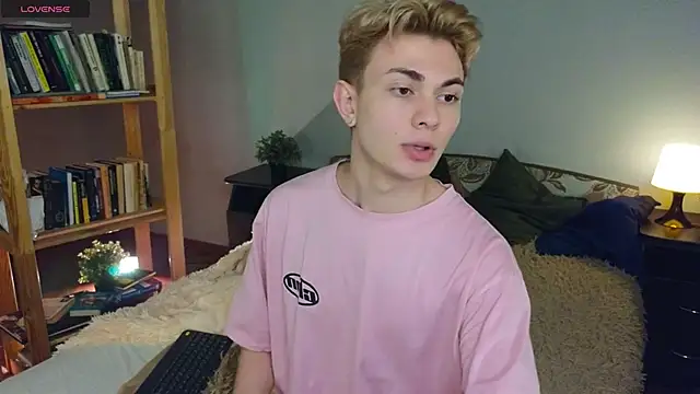 Snapshot of naughty_evan chatting on February 23, 2025, 6:34 pm naughty evan online show from February 23, 2025, 6:34 pm