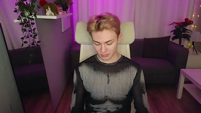 Snapshot of naughty_evan chatting on March 2, 2025, 2:15 pm naughty evan online show from March 2, 2025, 2:15 pm