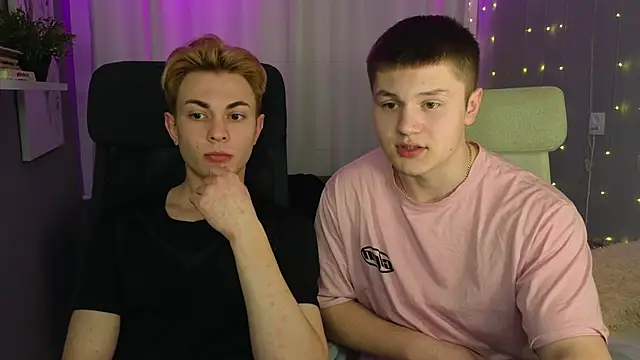 Snapshot of naughty_evan chatting on February 22, 2025, 7:36 pm naughty evan online show from February 22, 2025, 7:36 pm