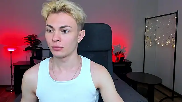 Snapshot of naughty_evan chatting on January 30, 2025, 2:15 pm naughty evan online show from January 30, 2025, 2:15 pm