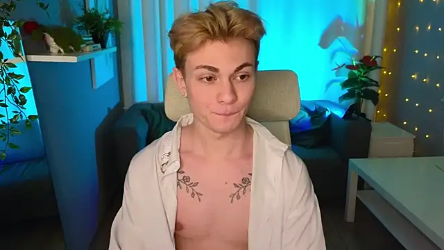 Snapshot of naughty_evan chatting on February 28, 2025, 8:18 pm naughty evan online show from February 28, 2025, 8:18 pm