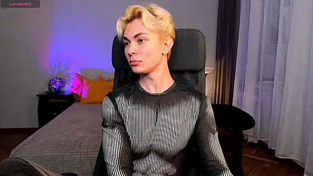 Snapshot of naughty_evan chatting on January 25, 2025, 2:25 pm naughty evan online show from January 25, 2025, 2:25 pm