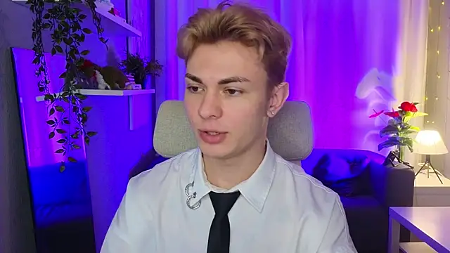 Snapshot of naughty_evan chatting on February 28, 2025, 2:09 pm naughty evan online show from February 28, 2025, 2:09 pm