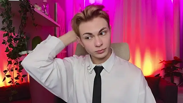 Snapshot of naughty_evan chatting on March 4, 2025, 2:10 pm naughty evan online show from March 4, 2025, 2:10 pm