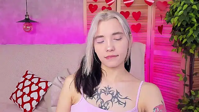 as1an girlfriend online show from February 19, 2025, 7:06 am