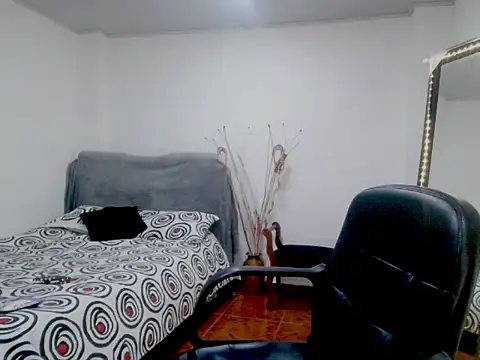 Hanna-33 online show from September 14, 2025, 6:41 pm