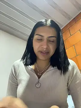 Snapshot of Hilary_pinkk chatting on April 17, 2026, 4:59 am Hilary pinkk online show from April 17, 2026, 4:59 am