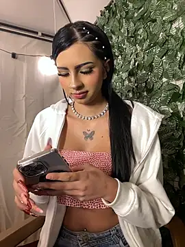 Snapshot of Hilary_pinkk chatting on April 22, 2026, 1:12 am Hilary pinkk online show from April 22, 2026, 1:12 am