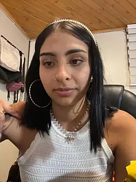 Hilary pinkk online show from October 31, 2025, 2:19 am