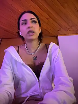 Snapshot of Hilary_pinkk chatting on April 21, 2026, 12:56 am Hilary pinkk online show from April 21, 2026, 12:56 am