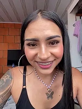 Hilary pinkk online show from November 4, 2025, 6:11 pm