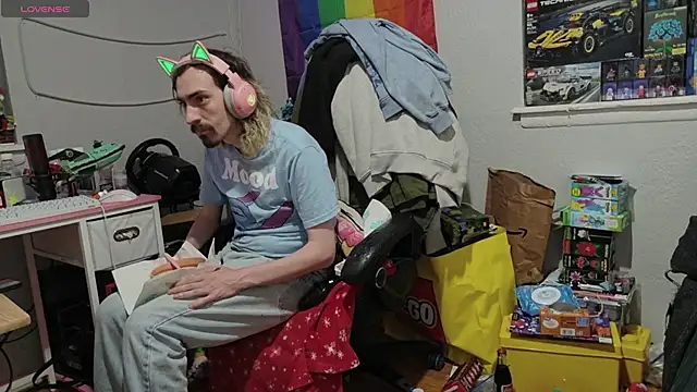 tallnerdyguy online show from May 17, 2026, 1:49 am