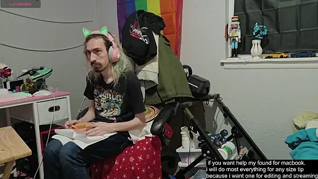 tallnerdyguy online show from November 23, 2025, 4:44 am