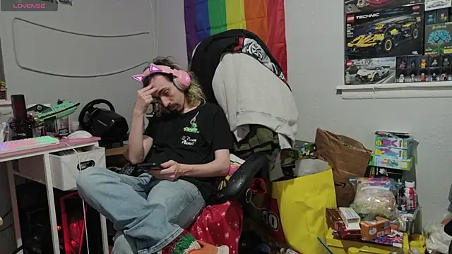 tallnerdyguy online show from May 11, 2026, 2:13 am
