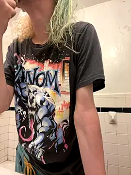 tallnerdyguy online show from October 9, 2025, 11:38 pm