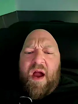 Snapshot of Strong_Bear89 chatting on January 24, 2025, 9:17 am Strong Bear89 online show from January 24, 2025, 9:17 am