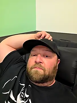 Snapshot of Strong_Bear89 chatting on February 25, 2025, 6:25 am Strong Bear89 online show from February 25, 2025, 6:25 am