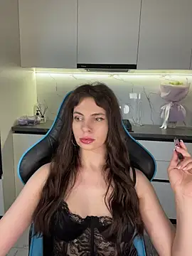 CurlyLara online show from April 25, 2026, 1:41 pm