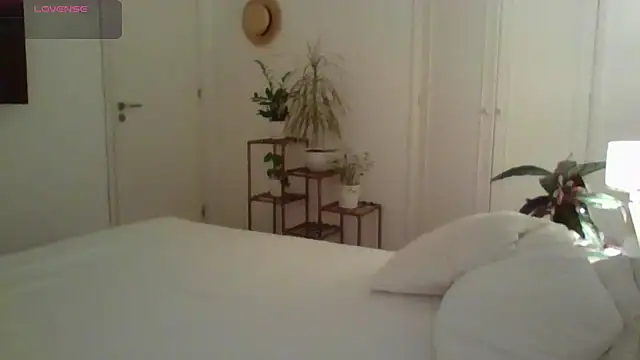 yournextdoorhottie online show from May 4, 2026, 11:07 pm