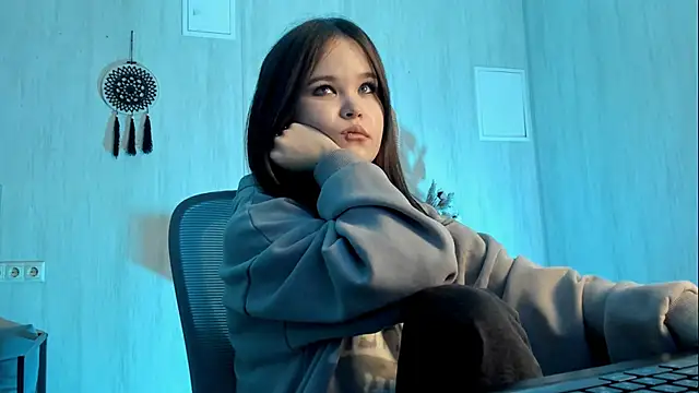 Elainebeness online show from November 13, 2025, 7:29 pm