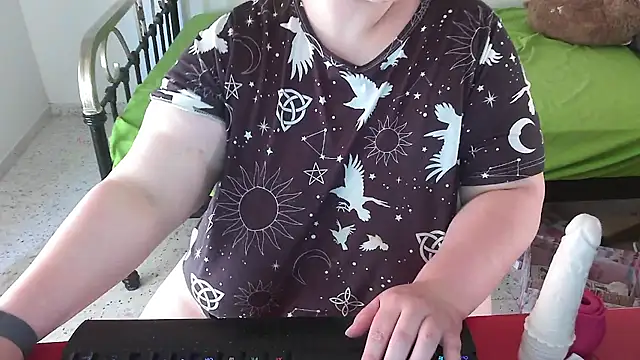 Maebi online show from June 26, 2026, 2:34 pm