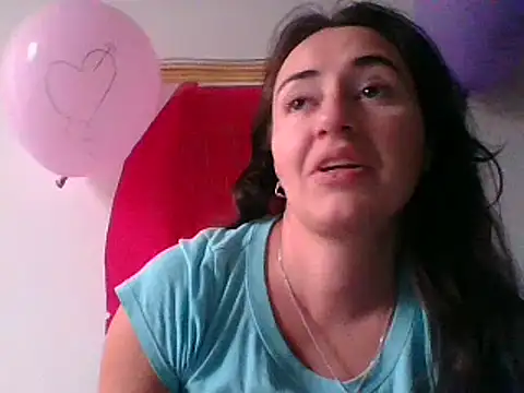  karlie kloss  online show from February 17, 2025, 10:38 pm