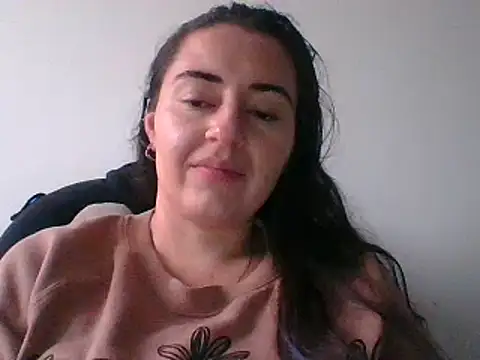  karlie kloss  online show from February 13, 2025, 8:03 pm