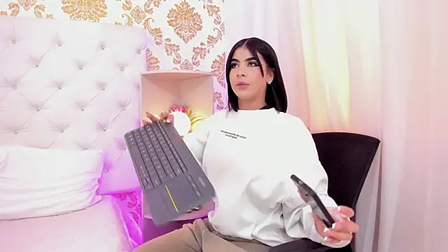 emaa lambert online show from December 1, 2025, 5:03 pm